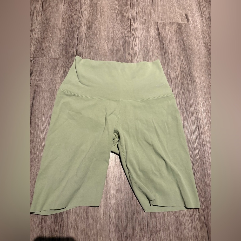 Women’s Nike DriFIT Zenvy Biker Shorts 8” XS